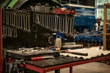 Darba galds tehnikas apkopes servisā