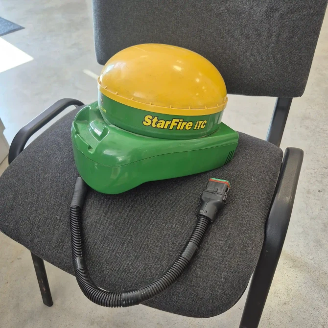 John Deere StarFire iTC GPS uztvērējs precīzai lauksaimniecībai